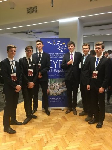 European Youth Parliament přináší popáté v řadě další úspěch žákům Gymnázia Kroměříž
